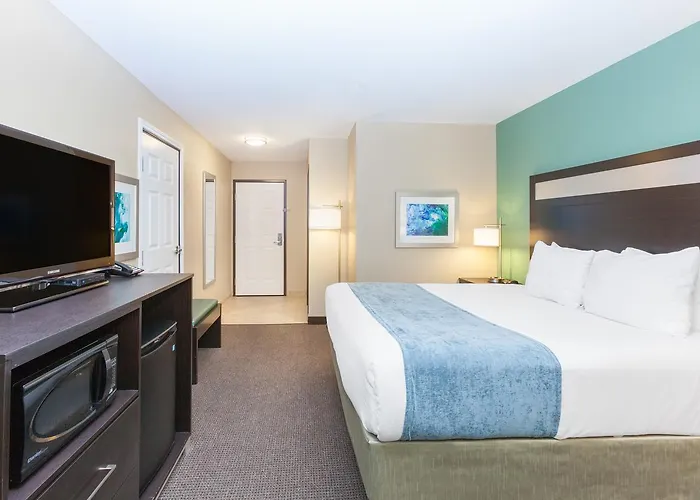 Baymont By Wyndham Midland Center